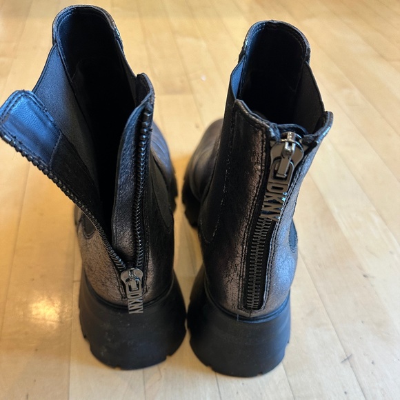 NEW DKNY Sasha Chelsea Lug sole bootie, 10  PG1464 - Picture 4 of 8